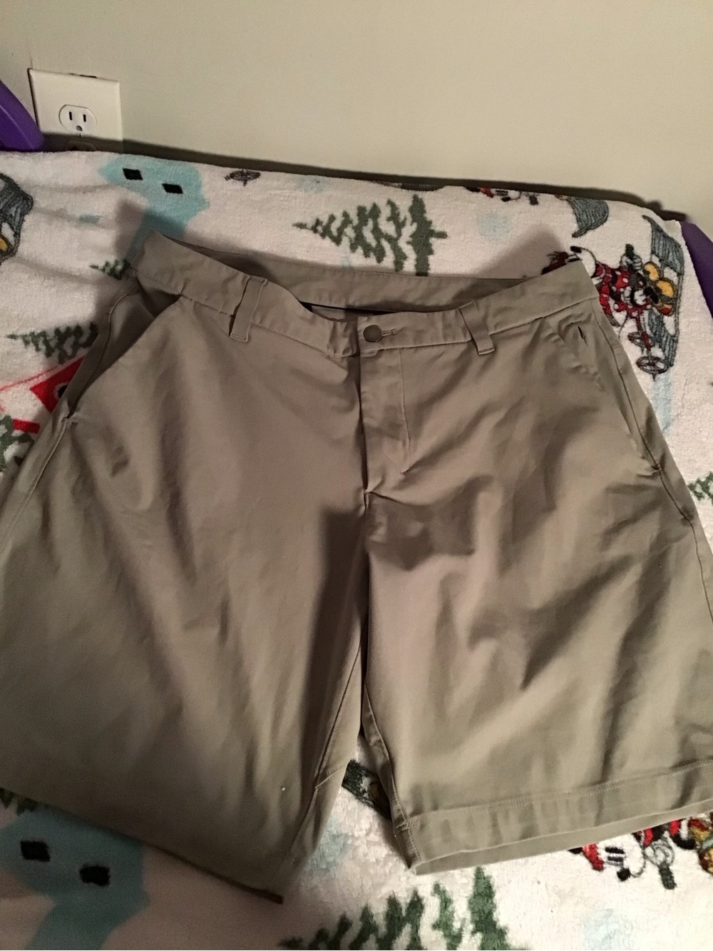 lululemon athletica Men's Flat-Front Khaki Performance Shorts